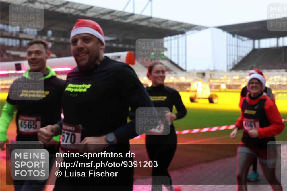 07.12.2025 - St. Pauli X-Mass-Run No. 15 Luisa Fischer http://msf.ph/oto/9391203 07.12.2025 11:05:18 Ziel 40, 4565, 570, 4561, 33, 117, 128, 200, 201, 361, 395, 700, 702, 889, 1152, 1212, 1411, 1643, 2791, 2919, 3719, 4561, 4562, 4563, 4565, 4566, 4567, 4568, 4569, 4570, 4571, 4572, 4573, 4575, 4576, 4577, 4578 meine-sportfotos.de