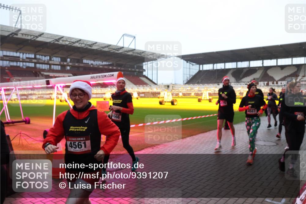 07.12.2025 - St. Pauli X-Mass-Run No. 15 Luisa Fischer http://msf.ph/oto/9391207 07.12.2025 11:05:19 Ziel 4561, 566, 4567, 33, 117, 128, 200, 201, 361, 395, 889, 1152, 1212, 1411, 1643, 2791, 2919, 3719, 4561, 4562, 4563, 4565, 4566, 4567, 4568, 4569, 4570, 4571, 4572, 4573, 4575, 4576, 4577, 4578 meine-sportfotos.de