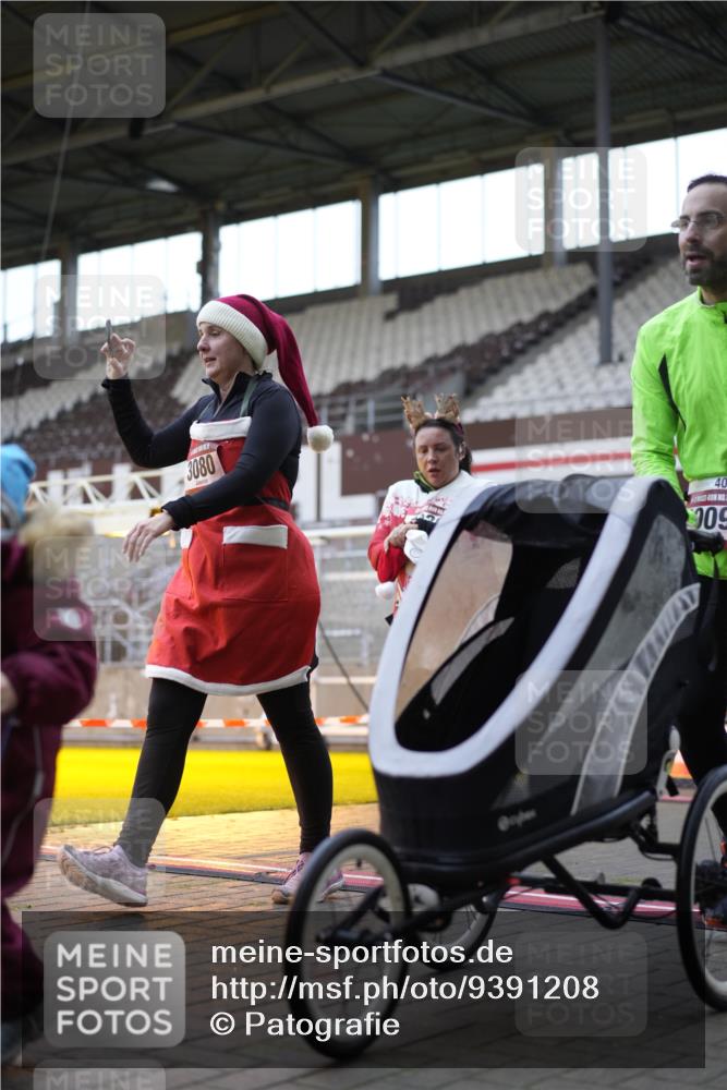 07.12.2025 - St. Pauli X-Mass-Run No. 15 Patografie http://msf.ph/oto/9391208 07.12.2025 10:29:27 Ziel 450, 458, 1039, 1198, 1201, 1204, 1209, 1373, 1548, 1550, 1677, 1842, 2001, 3080, 3115, 3468, 3469, 3470, 4007, 4009, 4126, 4264, 4266, 4293, 4296, 4440, 4531, 4695 meine-sportfotos.de