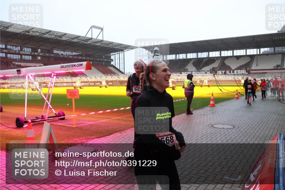 07.12.2025 - St. Pauli X-Mass-Run No. 15 Luisa Fischer http://msf.ph/oto/9391229 07.12.2025 11:05:24 Ziel 1643, 0, 568, 33, 117, 128, 200, 201, 361, 395, 889, 1152, 1212, 1411, 1492, 1630, 1643, 2791, 2919, 3719, 4561, 4562, 4563, 4565, 4566, 4567, 4568, 4569, 4570, 4571, 4572, 4573, 4575, 4576, 4577, 4578 meine-sportfotos.de
