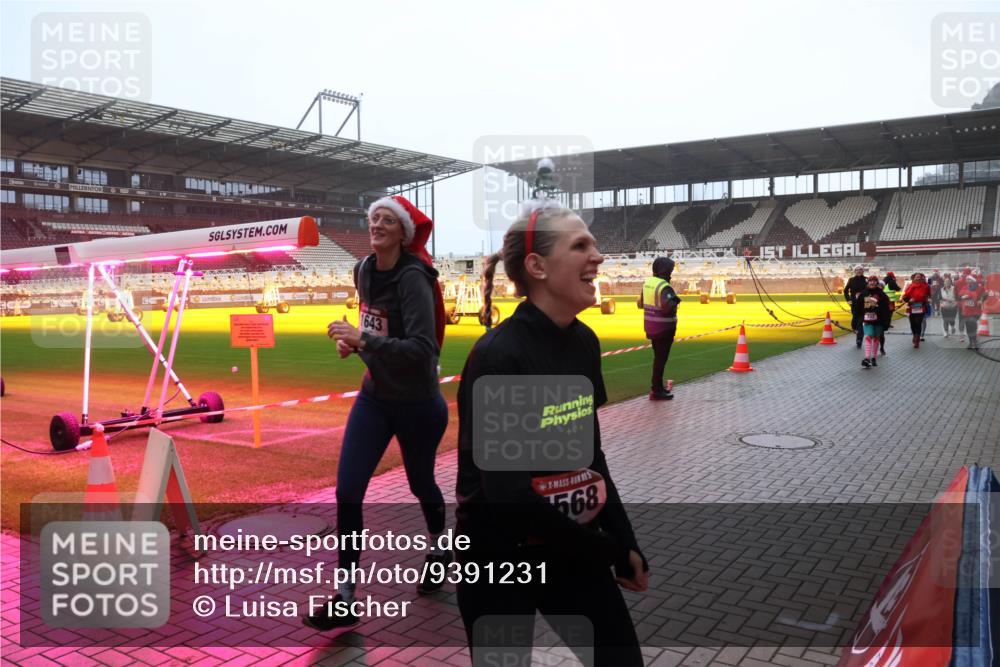 07.12.2025 - St. Pauli X-Mass-Run No. 15 Luisa Fischer http://msf.ph/oto/9391231 07.12.2025 11:05:24 Ziel 1643, 0, 568, 702, 33, 117, 128, 200, 201, 361, 395, 889, 1152, 1212, 1411, 1492, 1630, 1643, 2791, 2919, 3719, 4561, 4562, 4563, 4565, 4566, 4567, 4568, 4569, 4570, 4571, 4572, 4573, 4575, 4576, 4577, 4578 meine-sportfotos.de