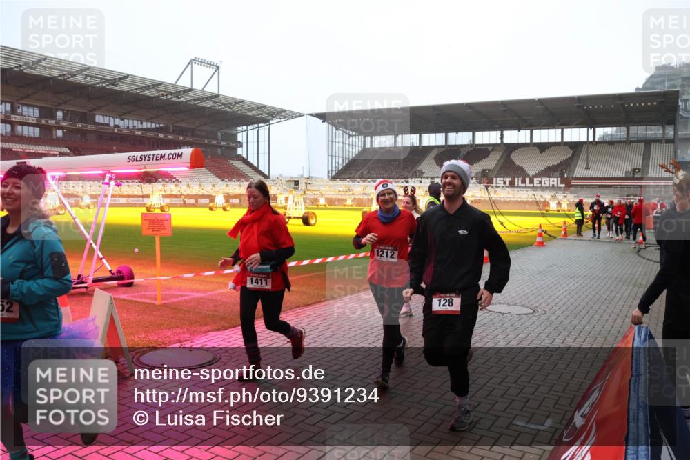 07.12.2025 - St. Pauli X-Mass-Run No. 15 Luisa Fischer http://msf.ph/oto/9391234 07.12.2025 11:05:32 Ziel 52, 1411, 1212, 128, 33, 117, 128, 200, 201, 434, 889, 1152, 1212, 1311, 1411, 1492, 1600, 1630, 2791, 2919, 3719, 4561, 4562, 4563, 4565, 4566, 4567, 4568, 4569, 4570, 4571, 4572, 4573, 4575, 4576, 4577, 4578 meine-sportfotos.de