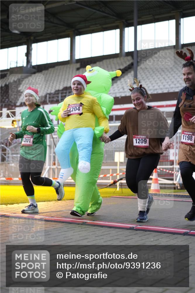 07.12.2025 - St. Pauli X-Mass-Run No. 15 Patografie http://msf.ph/oto/9391236 07.12.2025 10:29:32 Ziel 450, 458, 1039, 1198, 1201, 1204, 1209, 1373, 2001, 2878, 3080, 3468, 3469, 3470, 3516, 4007, 4009, 4126, 4264, 4266, 4293, 4296, 4440, 4472, 4476, 4531, 4695 meine-sportfotos.de