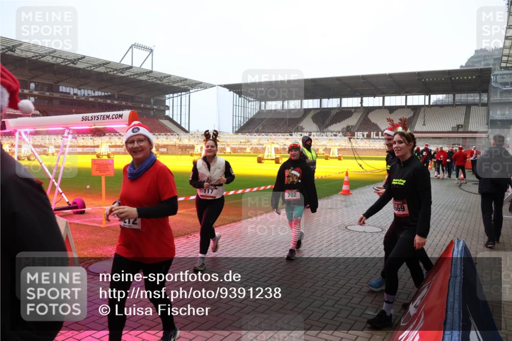07.12.2025 - St. Pauli X-Mass-Run No. 15 Luisa Fischer http://msf.ph/oto/9391238 07.12.2025 11:05:33 Ziel 117, 702, 569, 33, 117, 128, 200, 201, 434, 889, 1152, 1212, 1311, 1411, 1492, 1600, 1630, 2791, 2919, 3719, 4561, 4562, 4563, 4565, 4566, 4567, 4568, 4569, 4570, 4571, 4572, 4573, 4575, 4576, 4577, 4578 meine-sportfotos.de