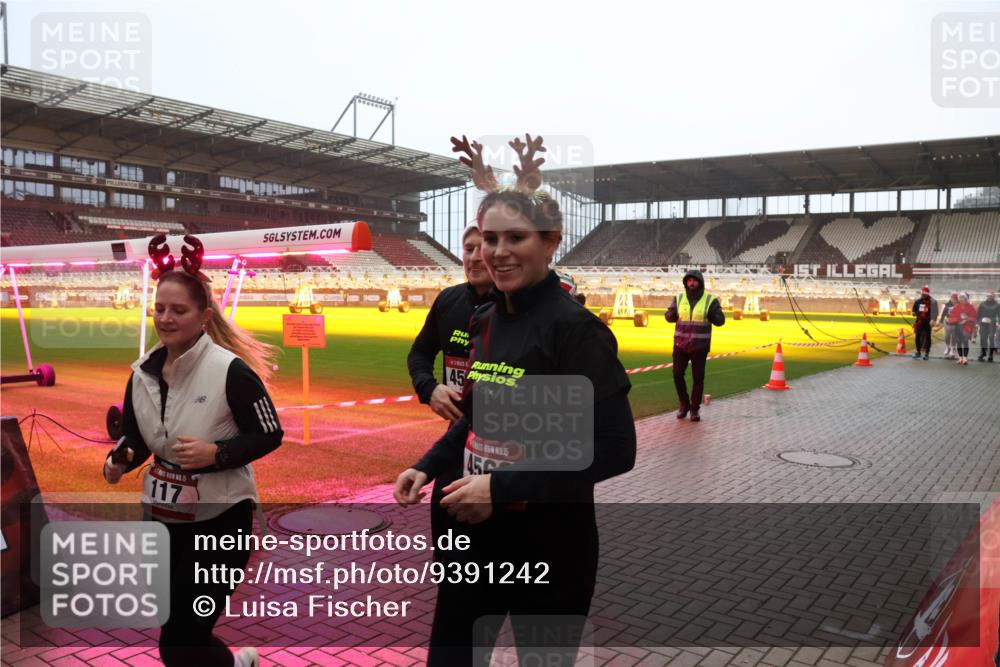 07.12.2025 - St. Pauli X-Mass-Run No. 15 Luisa Fischer http://msf.ph/oto/9391242 07.12.2025 11:05:34 Ziel 15, 117, 45, 40, 45, 33, 117, 128, 200, 201, 434, 889, 1152, 1212, 1311, 1411, 1492, 1600, 1630, 2919, 3719, 4561, 4562, 4563, 4565, 4566, 4567, 4568, 4569, 4570, 4571, 4572, 4573, 4575, 4576, 4577, 4578 meine-sportfotos.de