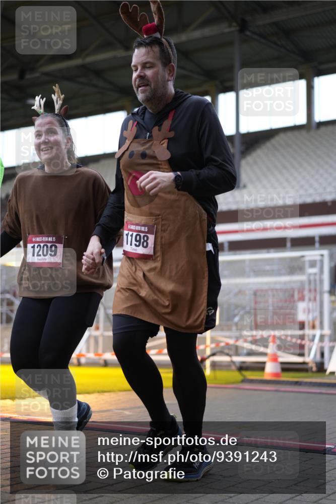07.12.2025 - St. Pauli X-Mass-Run No. 15 Patografie http://msf.ph/oto/9391243 07.12.2025 10:29:33 Ziel 450, 458, 1039, 1198, 1201, 1204, 1209, 1373, 2001, 2878, 3080, 3468, 3469, 3497, 3516, 3517, 4007, 4009, 4126, 4264, 4266, 4293, 4296, 4440, 4472, 4476, 4531, 4695 meine-sportfotos.de