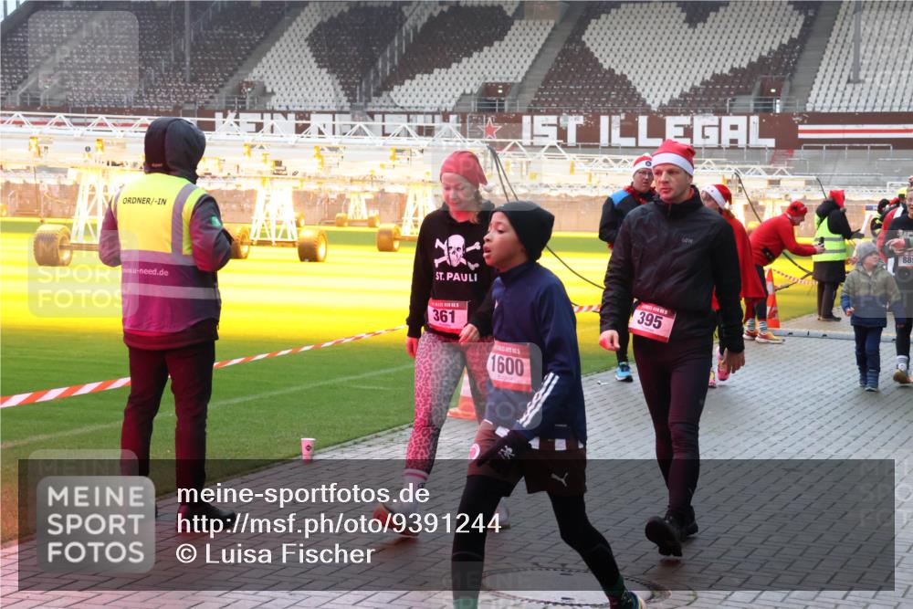 07.12.2025 - St. Pauli X-Mass-Run No. 15 Luisa Fischer http://msf.ph/oto/9391244 07.12.2025 11:05:44 Ziel 361, 1600, 395, 88, 117, 128, 199, 200, 201, 434, 889, 1046, 1049, 1152, 1212, 1311, 1411, 1492, 1600, 1630, 1840, 1841, 2006, 2884, 4562, 4572, 4573, 4575, 4577 meine-sportfotos.de