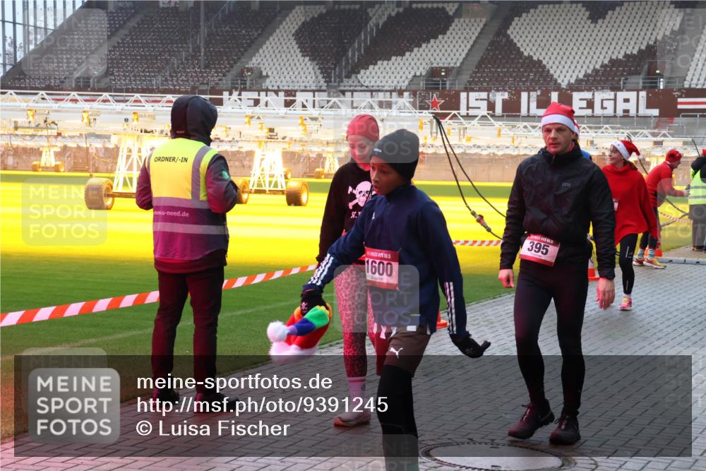 07.12.2025 - St. Pauli X-Mass-Run No. 15 Luisa Fischer http://msf.ph/oto/9391245 07.12.2025 11:05:44 Ziel 5, 1600, 395, 117, 128, 199, 200, 201, 434, 889, 1046, 1049, 1152, 1212, 1311, 1411, 1492, 1600, 1630, 1840, 1841, 2006, 2884, 4562, 4572, 4573, 4575, 4577 meine-sportfotos.de