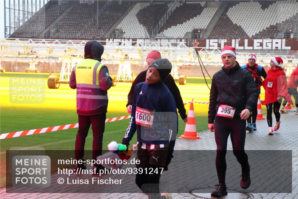 07.12.2025 - St. Pauli X-Mass-Run No. 15 Luisa Fischer http://msf.ph/oto/9391247 07.12.2025 11:05:45 Ziel 15, 1600, 395, 791, 117, 128, 199, 200, 201, 434, 831, 889, 1046, 1049, 1152, 1212, 1311, 1411, 1492, 1600, 1630, 1840, 1841, 2006, 2884, 4562, 4572, 4575 meine-sportfotos.de