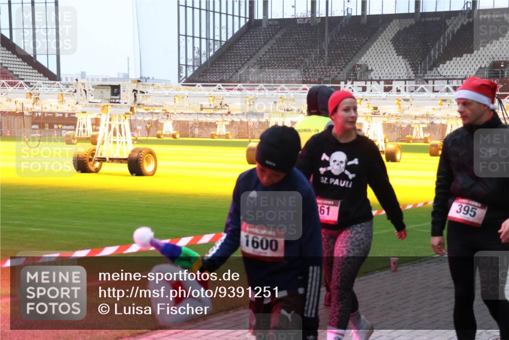 07.12.2025 - St. Pauli X-Mass-Run No. 15 Luisa Fischer http://msf.ph/oto/9391251 07.12.2025 11:05:46 Ziel 395, 1600, 61, 117, 128, 199, 200, 201, 434, 831, 889, 1046, 1049, 1152, 1212, 1311, 1411, 1492, 1600, 1630, 1840, 1841, 2006, 2884 meine-sportfotos.de