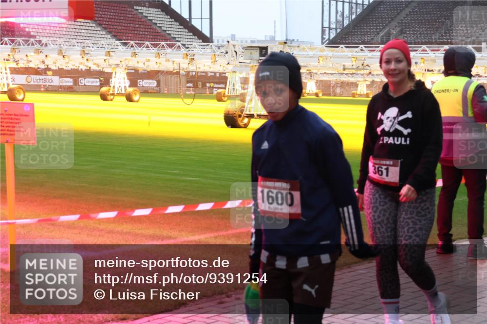 07.12.2025 - St. Pauli X-Mass-Run No. 15 Luisa Fischer http://msf.ph/oto/9391254 07.12.2025 11:05:46 Ziel 1600, 361, 117, 128, 199, 200, 201, 434, 831, 889, 1046, 1049, 1152, 1212, 1311, 1411, 1492, 1600, 1630, 1840, 1841, 2006, 2884 meine-sportfotos.de