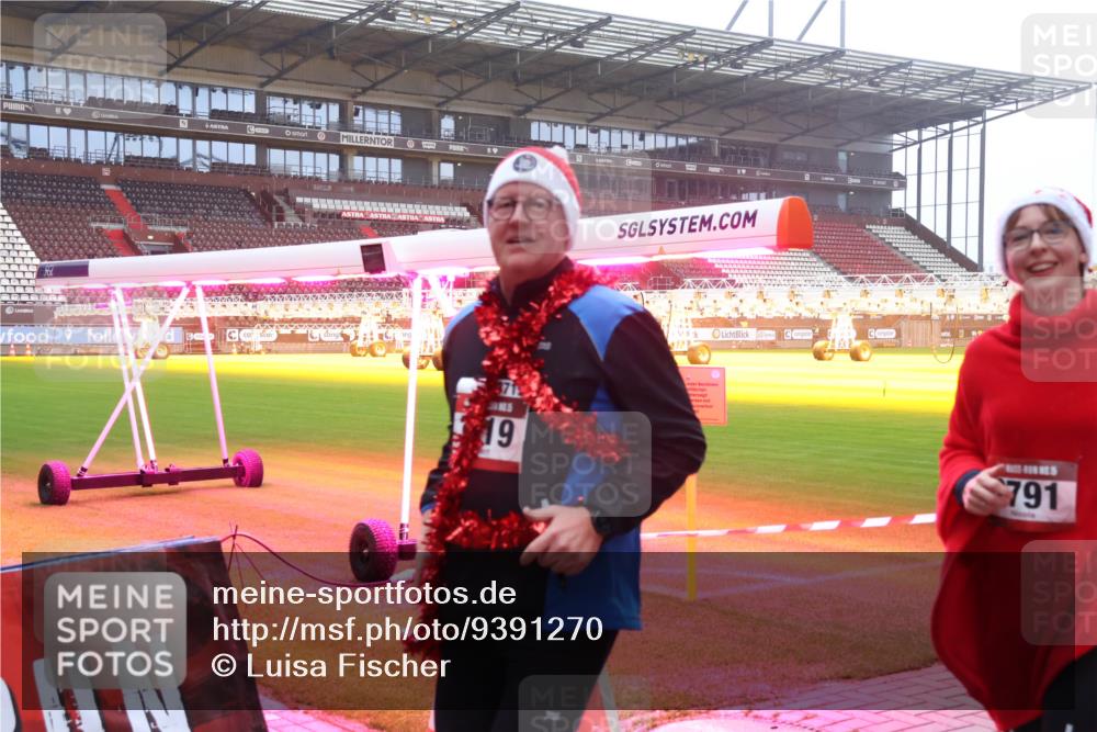 07.12.2025 - St. Pauli X-Mass-Run No. 15 Luisa Fischer http://msf.ph/oto/9391270 07.12.2025 11:05:50 Ziel 19, 791, 117, 128, 199, 200, 201, 434, 831, 889, 1046, 1049, 1152, 1311, 1492, 1600, 1630, 1840, 1841, 2006, 2884 meine-sportfotos.de
