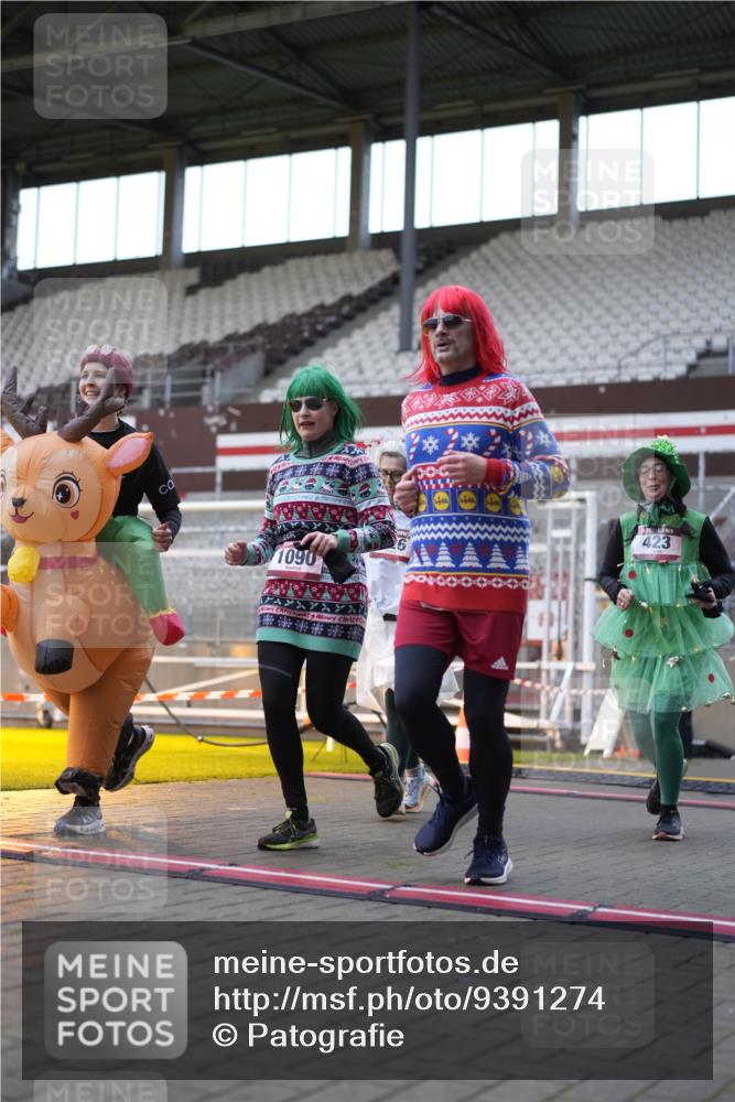 07.12.2025 - St. Pauli X-Mass-Run No. 15 Patografie http://msf.ph/oto/9391274 07.12.2025 10:29:42 Ziel 10, 423, 426, 1090, 1091, 1198, 1201, 1204, 1209, 1669, 2878, 3468, 3469, 3494, 3497, 3516, 3517, 4126, 4472, 4476, 4534, 4546 meine-sportfotos.de