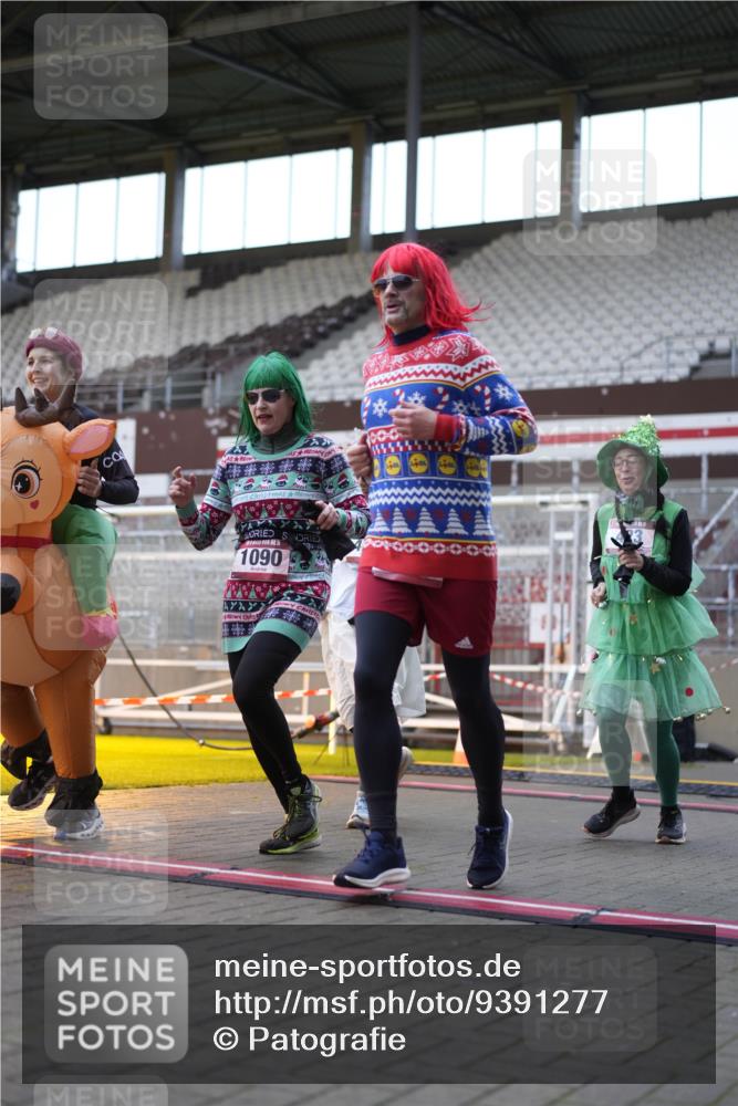 07.12.2025 - St. Pauli X-Mass-Run No. 15 Patografie http://msf.ph/oto/9391277 07.12.2025 10:29:42 Ziel 10, 423, 426, 1090, 1091, 1198, 1201, 1204, 1209, 1669, 2878, 3468, 3469, 3494, 3497, 3516, 3517, 4126, 4472, 4476, 4534, 4546 meine-sportfotos.de