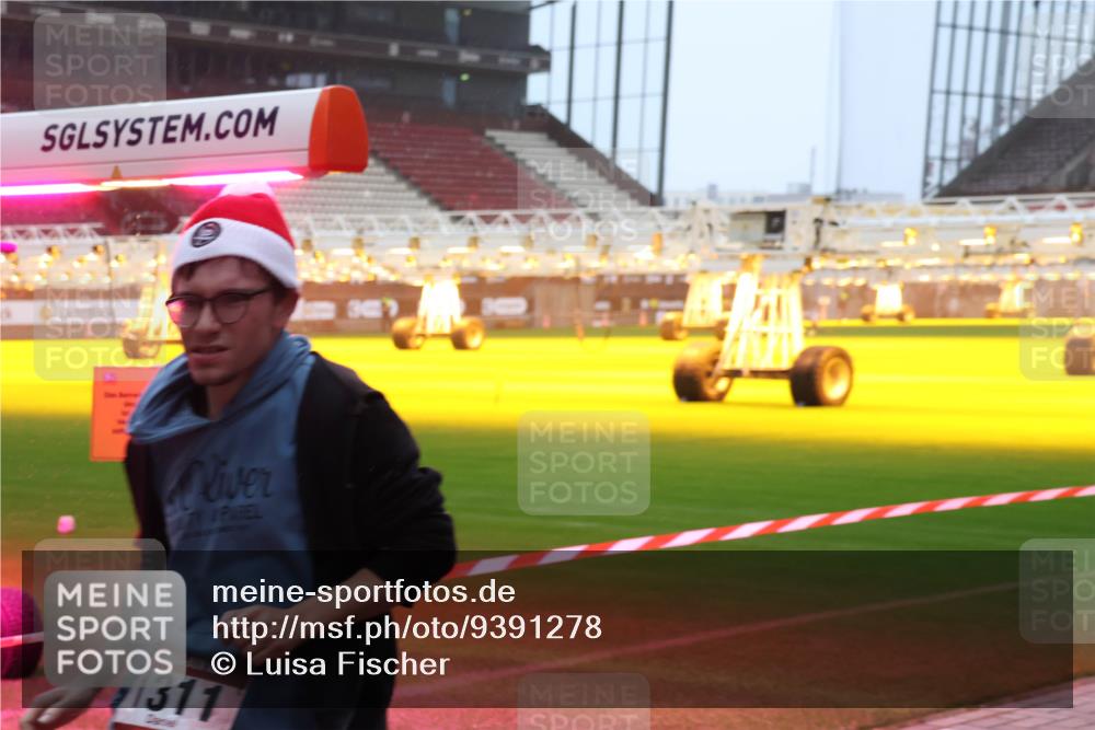 07.12.2025 - St. Pauli X-Mass-Run No. 15 Luisa Fischer http://msf.ph/oto/9391278 07.12.2025 11:05:57 Ziel 1311, 199, 200, 201, 434, 831, 889, 924, 925, 927, 929, 932, 973, 1046, 1049, 1092, 1152, 1196, 1208, 1311, 1428, 1432, 1492, 1600, 1630, 1840, 1841, 2006, 2254, 2884, 3272, 3278 meine-sportfotos.de