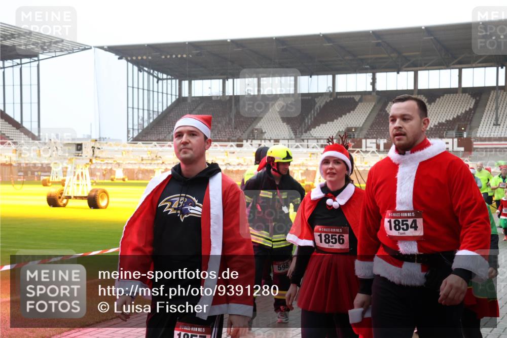 07.12.2025 - St. Pauli X-Mass-Run No. 15 Luisa Fischer http://msf.ph/oto/9391280 07.12.2025 11:05:58 Ziel 15, 598, 15, 1856, 15, 1854, 199, 200, 201, 434, 831, 889, 924, 925, 927, 929, 932, 973, 1046, 1049, 1092, 1152, 1196, 1208, 1311, 1428, 1432, 1492, 1600, 1630, 1840, 1841, 2006, 2254, 2884, 3272, 3278 meine-sportfotos.de