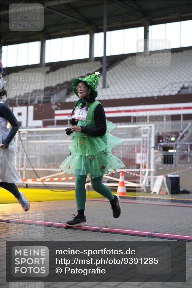 07.12.2025 - St. Pauli X-Mass-Run No. 15 Patografie http://msf.ph/oto/9391285 07.12.2025 10:29:43 Ziel 10, 423, 426, 1090, 1091, 1198, 1201, 1204, 1209, 1669, 2878, 3468, 3469, 3494, 3497, 3516, 3517, 4126, 4472, 4476, 4534, 4546 meine-sportfotos.de