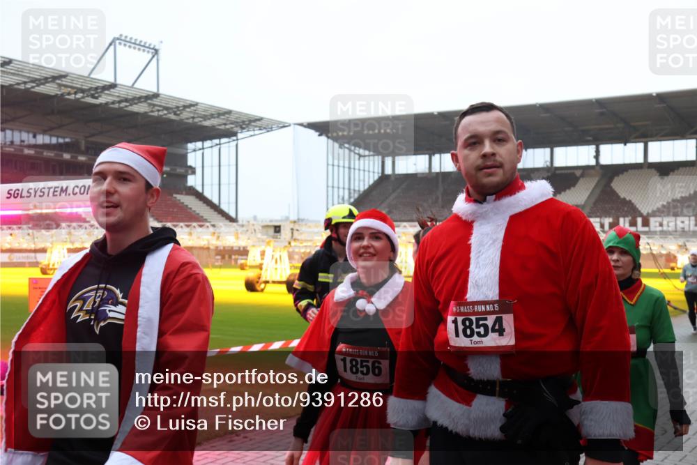 07.12.2025 - St. Pauli X-Mass-Run No. 15 Luisa Fischer http://msf.ph/oto/9391286 07.12.2025 11:05:59 Ziel 15, 1856, 15, 1854, 199, 200, 201, 434, 831, 889, 924, 925, 927, 929, 932, 973, 1046, 1049, 1092, 1152, 1196, 1208, 1311, 1428, 1432, 1492, 1600, 1630, 1840, 1841, 2006, 2254, 2884, 3272, 3278 meine-sportfotos.de
