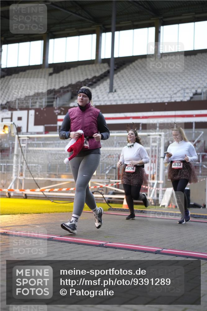 07.12.2025 - St. Pauli X-Mass-Run No. 15 Patografie http://msf.ph/oto/9391289 07.12.2025 10:29:46 Ziel 10, 423, 426, 1090, 1091, 1198, 1201, 1204, 1209, 1669, 2878, 3494, 3497, 3516, 3517, 4472, 4476, 4533, 4534, 4546 meine-sportfotos.de
