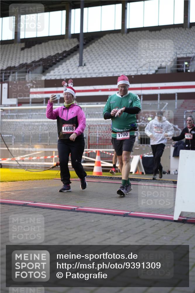 07.12.2025 - St. Pauli X-Mass-Run No. 15 Patografie http://msf.ph/oto/9391309 07.12.2025 10:30:38 Ziel 594, 601, 608, 1698, 1700, 2537, 3936, 3940, 4845, 4847 meine-sportfotos.de