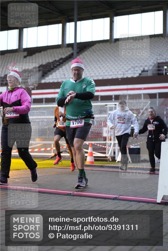 07.12.2025 - St. Pauli X-Mass-Run No. 15 Patografie http://msf.ph/oto/9391311 07.12.2025 10:30:39 Ziel 594, 601, 608, 1698, 1700, 2537, 3936, 3940, 3986, 4845, 4847 meine-sportfotos.de