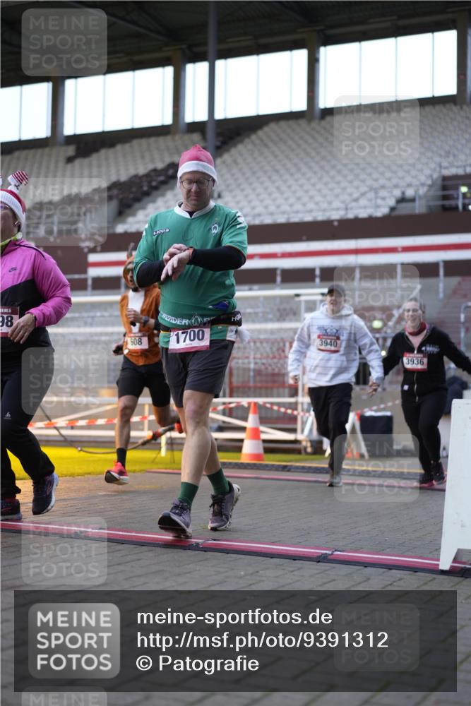 07.12.2025 - St. Pauli X-Mass-Run No. 15 Patografie http://msf.ph/oto/9391312 07.12.2025 10:30:39 Ziel 594, 601, 608, 1698, 1700, 2537, 3936, 3940, 3986, 4845, 4847 meine-sportfotos.de