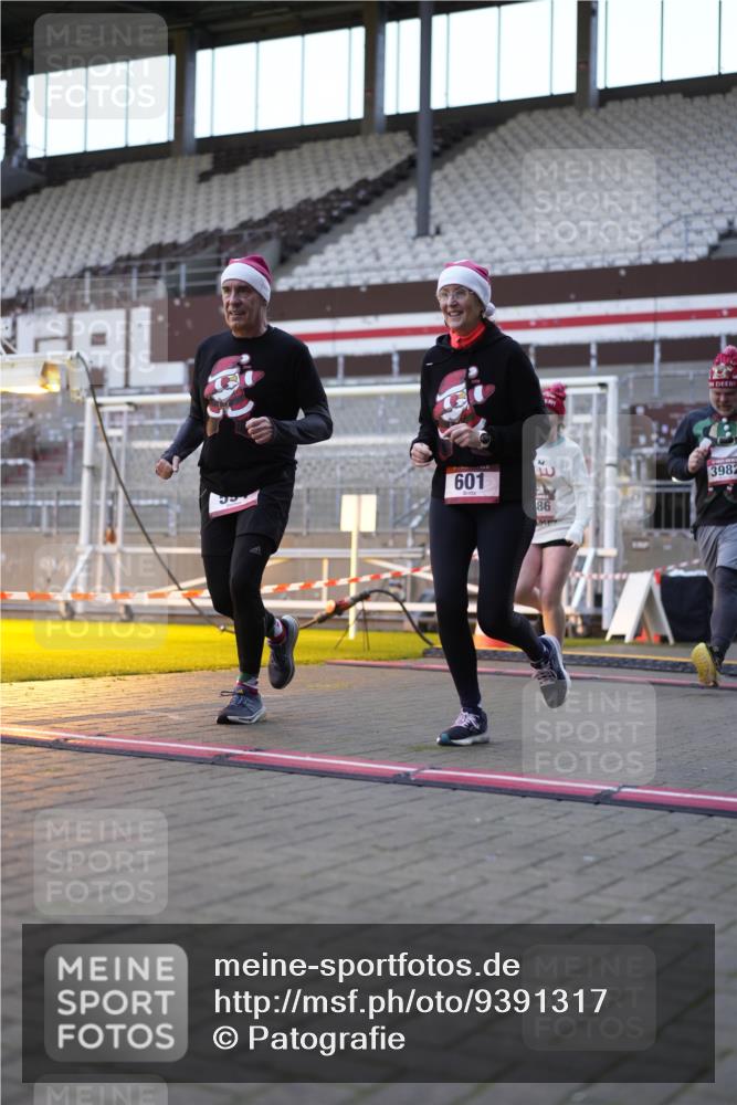 07.12.2025 - St. Pauli X-Mass-Run No. 15 Patografie http://msf.ph/oto/9391317 07.12.2025 10:30:43 Ziel 594, 601, 608, 1698, 1700, 2537, 3936, 3940, 3982, 3986, 4845, 4847 meine-sportfotos.de
