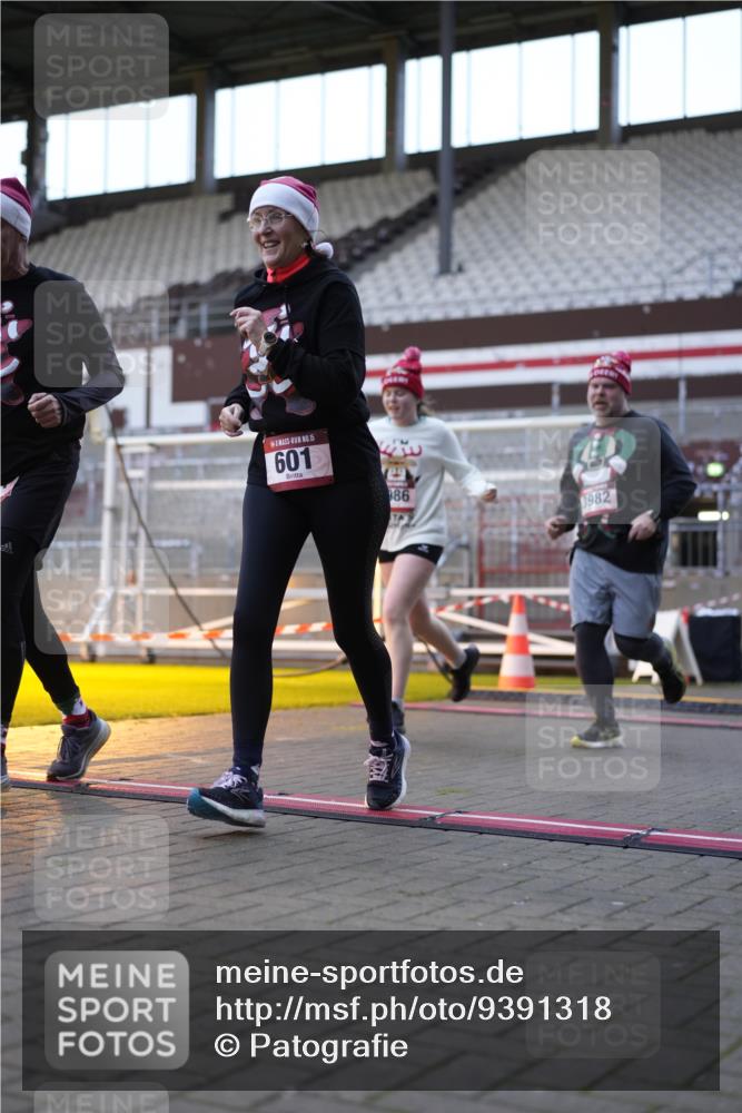 07.12.2025 - St. Pauli X-Mass-Run No. 15 Patografie http://msf.ph/oto/9391318 07.12.2025 10:30:44 Ziel 594, 601, 608, 1698, 1700, 2537, 3936, 3940, 3982, 3986, 4845, 4847 meine-sportfotos.de