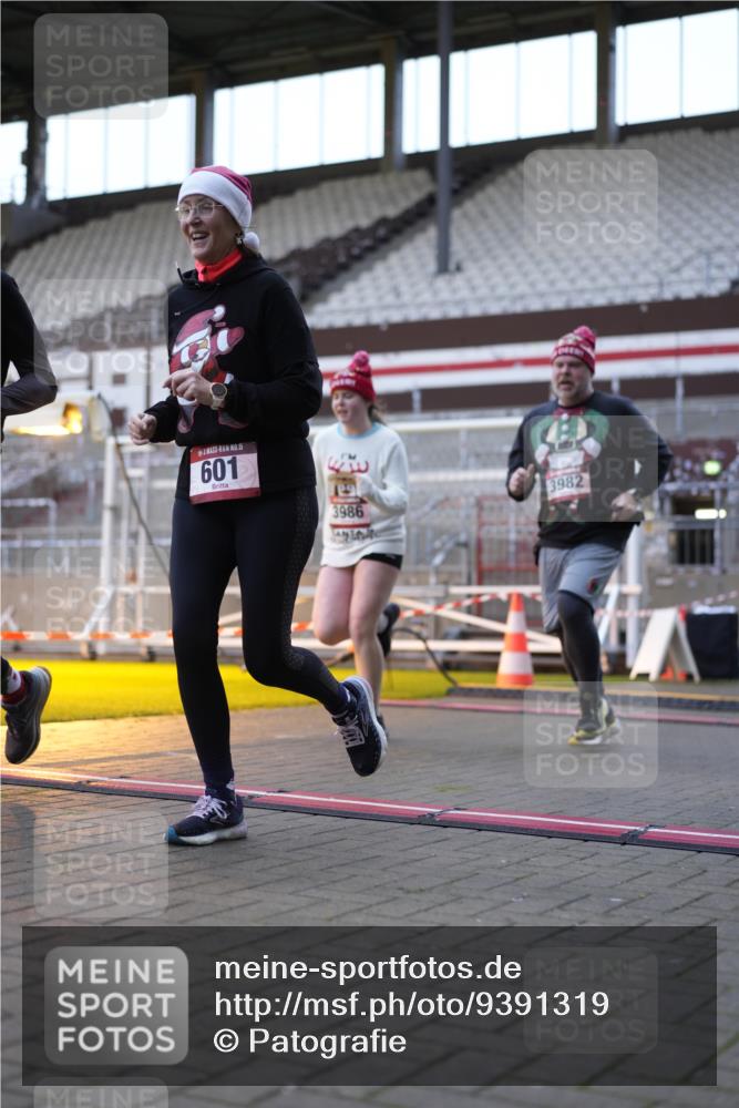 07.12.2025 - St. Pauli X-Mass-Run No. 15 Patografie http://msf.ph/oto/9391319 07.12.2025 10:30:44 Ziel 594, 601, 608, 1698, 1700, 2537, 3936, 3940, 3982, 3986, 4845, 4847 meine-sportfotos.de