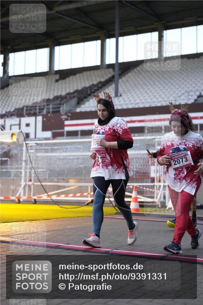 07.12.2025 - St. Pauli X-Mass-Run No. 15 Patografie http://msf.ph/oto/9391331 07.12.2025 10:31:09 Ziel 1545, 2073, 2172, 2914, 3889 meine-sportfotos.de