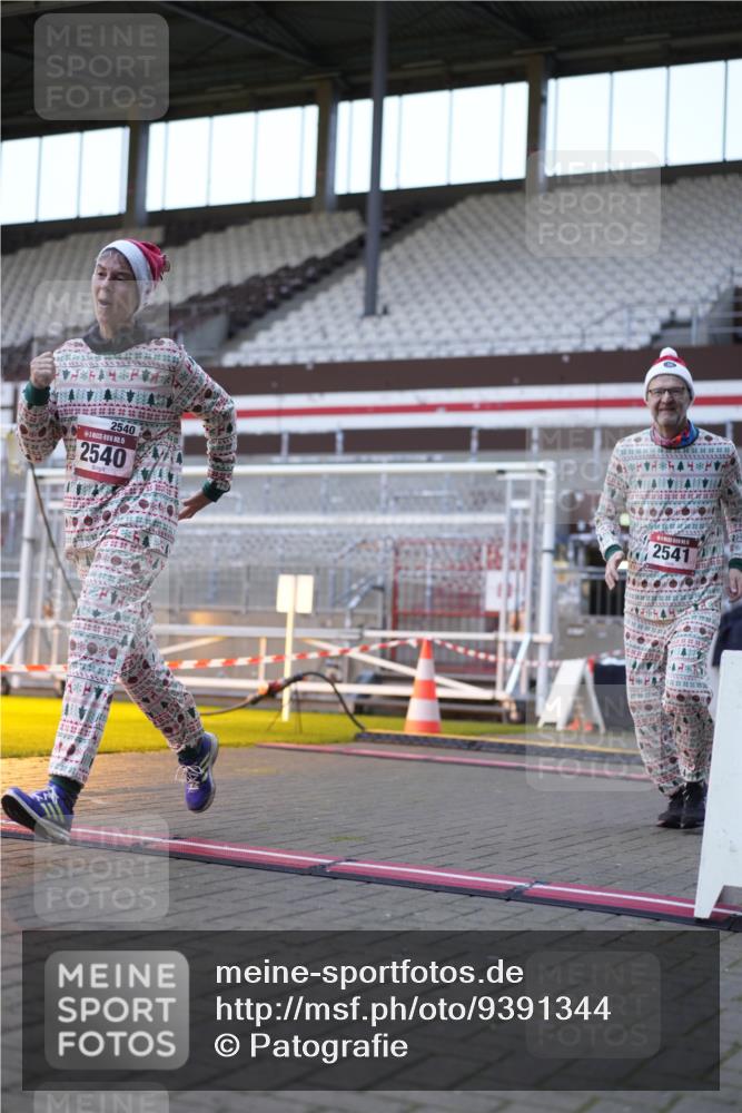 07.12.2025 - St. Pauli X-Mass-Run No. 15 Patografie http://msf.ph/oto/9391344 07.12.2025 10:31:23 Ziel 343, 1545, 2073, 2171, 2172, 2540, 2541, 4412 meine-sportfotos.de