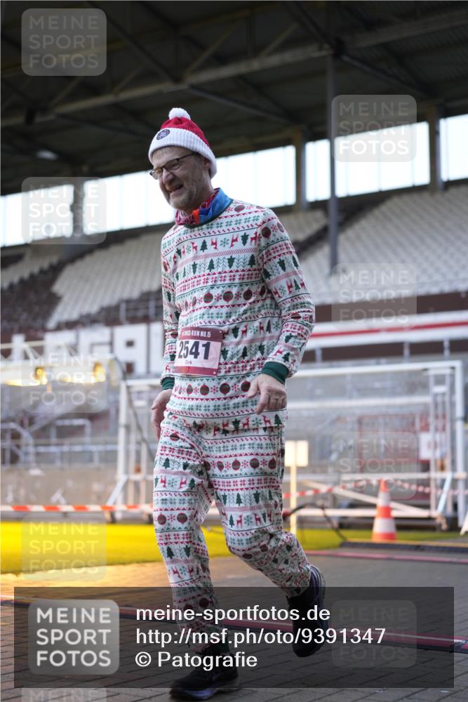 07.12.2025 - St. Pauli X-Mass-Run No. 15 Patografie http://msf.ph/oto/9391347 07.12.2025 10:31:25 Ziel 343, 2171, 2172, 2540, 2541, 4412 meine-sportfotos.de