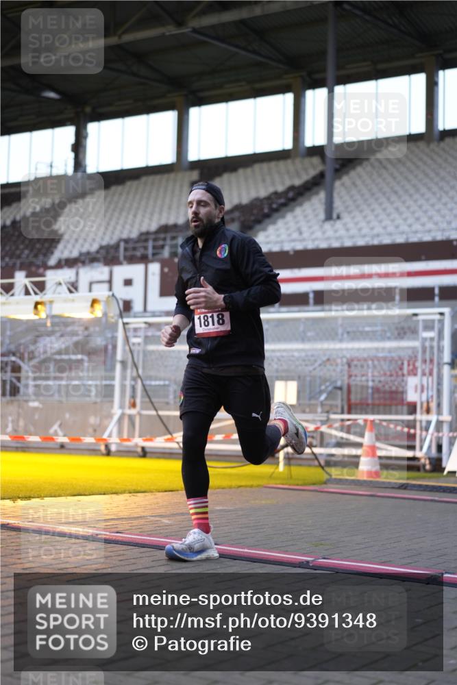 07.12.2025 - St. Pauli X-Mass-Run No. 15 Patografie http://msf.ph/oto/9391348 07.12.2025 10:31:30 Ziel 343, 1818, 2171, 2540, 2541, 3895, 3896, 3897, 4412 meine-sportfotos.de