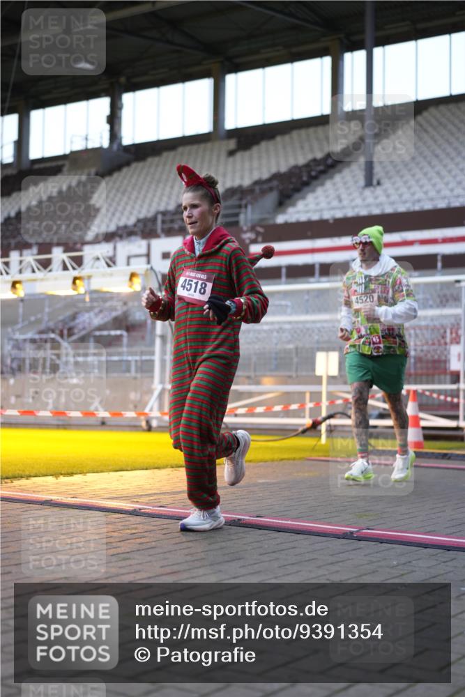 07.12.2025 - St. Pauli X-Mass-Run No. 15 Patografie http://msf.ph/oto/9391354 07.12.2025 10:31:38 Ziel 1818, 2352, 2540, 2541, 3895, 3896, 3897, 4467, 4518, 4519, 4520 meine-sportfotos.de