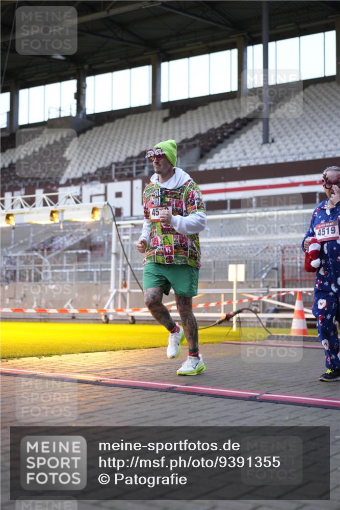 07.12.2025 - St. Pauli X-Mass-Run No. 15 Patografie http://msf.ph/oto/9391355 07.12.2025 10:31:39 Ziel 1818, 2352, 2541, 3895, 3896, 3897, 3969, 4467, 4518, 4519, 4520 meine-sportfotos.de