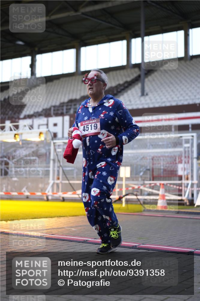 07.12.2025 - St. Pauli X-Mass-Run No. 15 Patografie http://msf.ph/oto/9391358 07.12.2025 10:31:40 Ziel 1818, 2352, 2418, 3895, 3896, 3897, 3969, 4467, 4518, 4519, 4520 meine-sportfotos.de