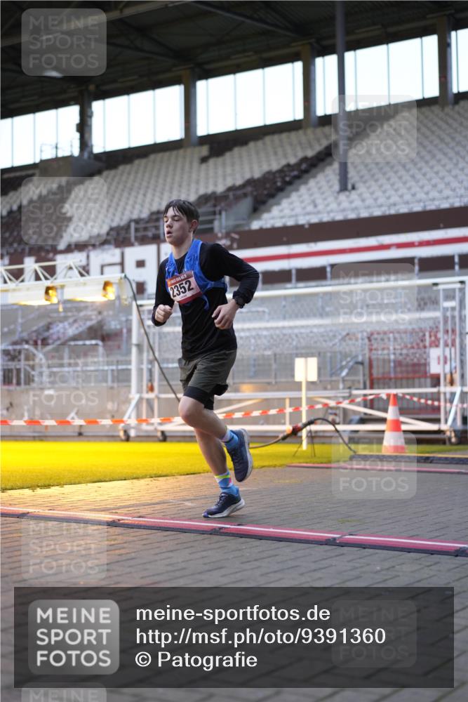 07.12.2025 - St. Pauli X-Mass-Run No. 15 Patografie http://msf.ph/oto/9391360 07.12.2025 10:31:41 Ziel 1818, 2352, 2418, 3806, 3808, 3895, 3896, 3897, 3969, 4467, 4495, 4518, 4519, 4520 meine-sportfotos.de