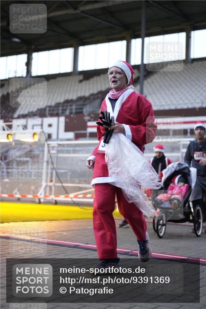 07.12.2025 - St. Pauli X-Mass-Run No. 15 Patografie http://msf.ph/oto/9391369 07.12.2025 10:31:45 Ziel 1818, 2352, 2418, 3267, 3716, 3806, 3808, 3895, 3896, 3897, 3969, 4467, 4484, 4495, 4504, 4518, 4519, 4520 meine-sportfotos.de