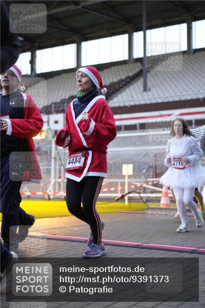 07.12.2025 - St. Pauli X-Mass-Run No. 15 Patografie http://msf.ph/oto/9391373 07.12.2025 10:31:48 Ziel 750, 752, 2352, 2418, 3267, 3716, 3806, 3808, 3895, 3896, 3897, 3969, 4467, 4484, 4495, 4504, 4518, 4519, 4520 meine-sportfotos.de