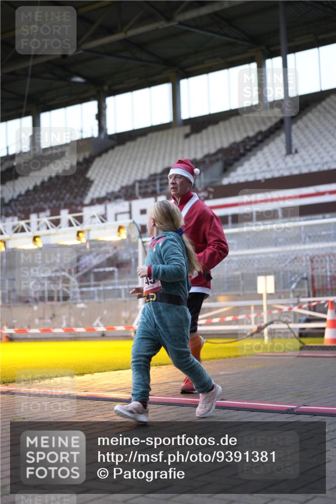 07.12.2025 - St. Pauli X-Mass-Run No. 15 Patografie http://msf.ph/oto/9391381 07.12.2025 10:31:59 Ziel 750, 752, 2342, 2343, 2345, 2418, 3267, 3716, 3806, 3808, 3969, 4274, 4275, 4484, 4495, 4504 meine-sportfotos.de