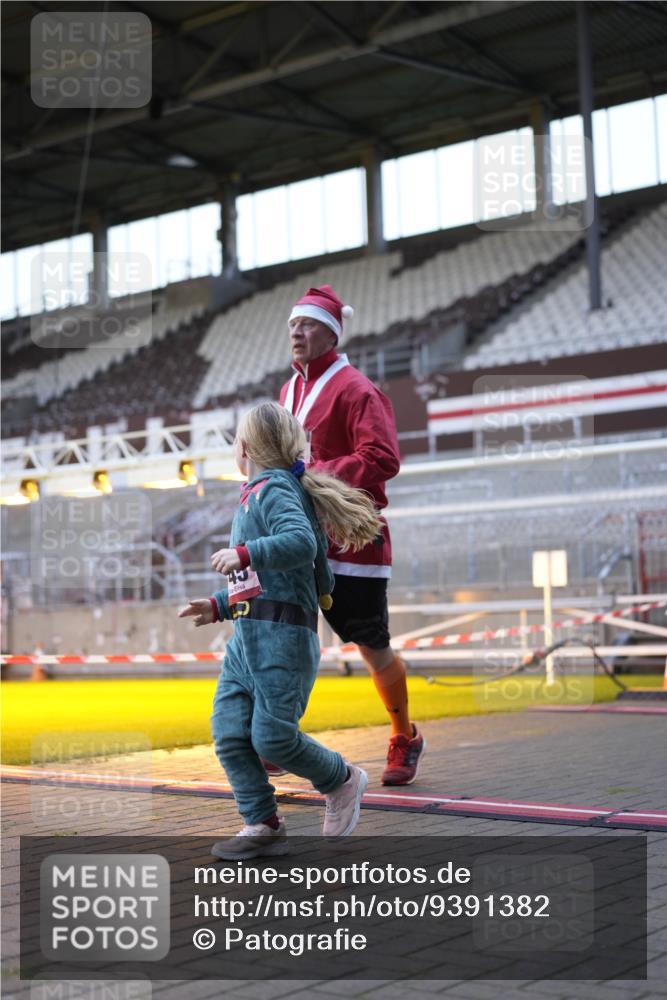 07.12.2025 - St. Pauli X-Mass-Run No. 15 Patografie http://msf.ph/oto/9391382 07.12.2025 10:31:59 Ziel 750, 752, 2342, 2343, 2345, 2418, 3267, 3716, 3806, 3808, 3969, 4274, 4275, 4484, 4495, 4504 meine-sportfotos.de