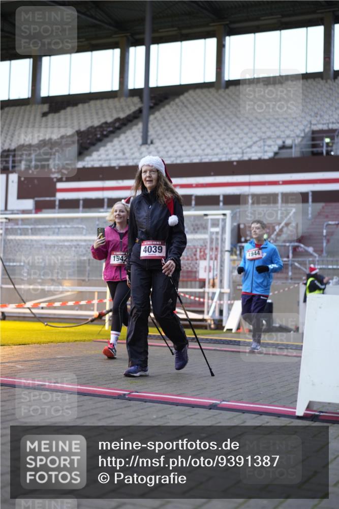 07.12.2025 - St. Pauli X-Mass-Run No. 15 Patografie http://msf.ph/oto/9391387 07.12.2025 10:32:08 Ziel 1942, 1944, 2342, 2343, 2345, 4039, 4274, 4275 meine-sportfotos.de