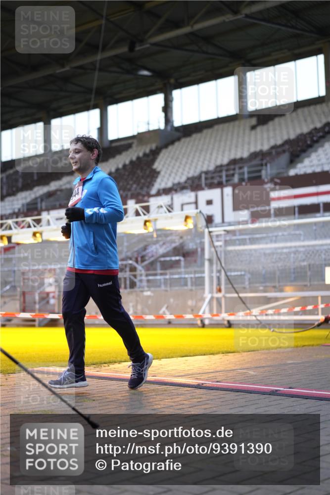 07.12.2025 - St. Pauli X-Mass-Run No. 15 Patografie http://msf.ph/oto/9391390 07.12.2025 10:32:10 Ziel 1942, 1944, 2342, 2343, 2345, 4039, 4274, 4275 meine-sportfotos.de