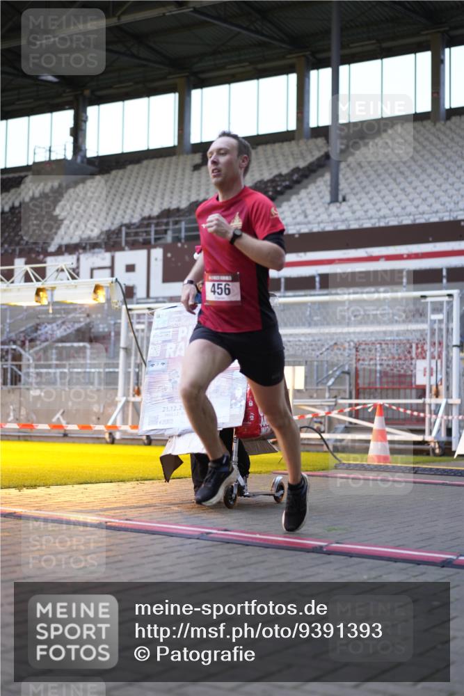 07.12.2025 - St. Pauli X-Mass-Run No. 15 Patografie http://msf.ph/oto/9391393 07.12.2025 10:32:22 Ziel 456, 651, 1942, 1944, 4039 meine-sportfotos.de