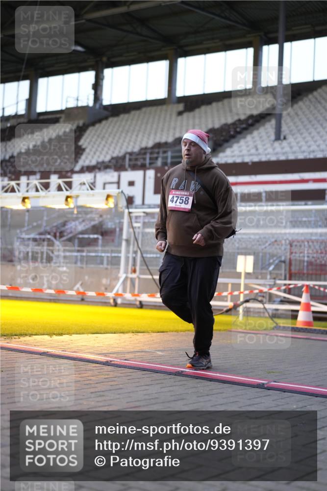 07.12.2025 - St. Pauli X-Mass-Run No. 15 Patografie http://msf.ph/oto/9391397 07.12.2025 10:32:34 Ziel 456, 651, 4758 meine-sportfotos.de