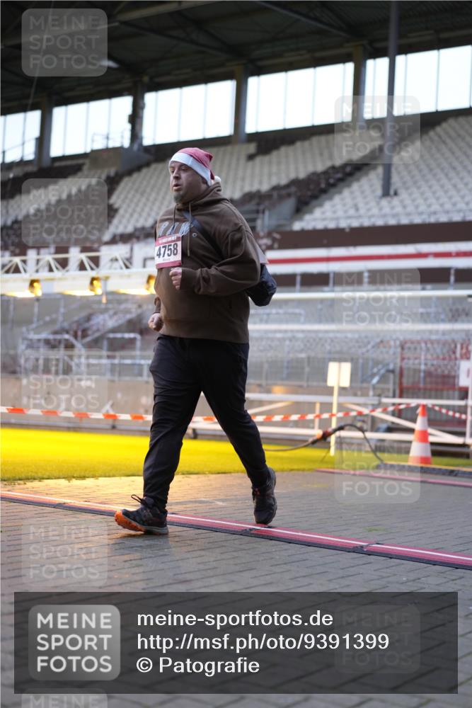 07.12.2025 - St. Pauli X-Mass-Run No. 15 Patografie http://msf.ph/oto/9391399 07.12.2025 10:32:34 Ziel 456, 651, 4758 meine-sportfotos.de