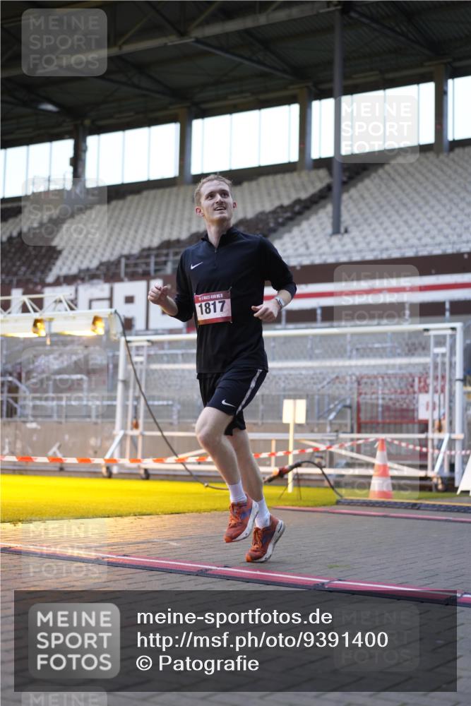 07.12.2025 - St. Pauli X-Mass-Run No. 15 Patografie http://msf.ph/oto/9391400 07.12.2025 10:32:37 Ziel 456, 4758 meine-sportfotos.de