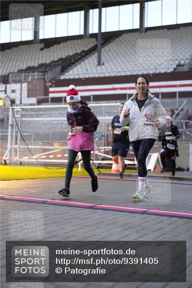 07.12.2025 - St. Pauli X-Mass-Run No. 15 Patografie http://msf.ph/oto/9391405 07.12.2025 10:33:03 Ziel 83, 1268, 2486, 3543, 3548, 3901, 3902 meine-sportfotos.de