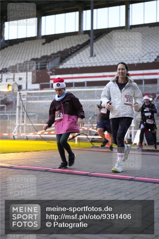 07.12.2025 - St. Pauli X-Mass-Run No. 15 Patografie http://msf.ph/oto/9391406 07.12.2025 10:33:03 Ziel 83, 1268, 2486, 3543, 3548, 3901, 3902 meine-sportfotos.de