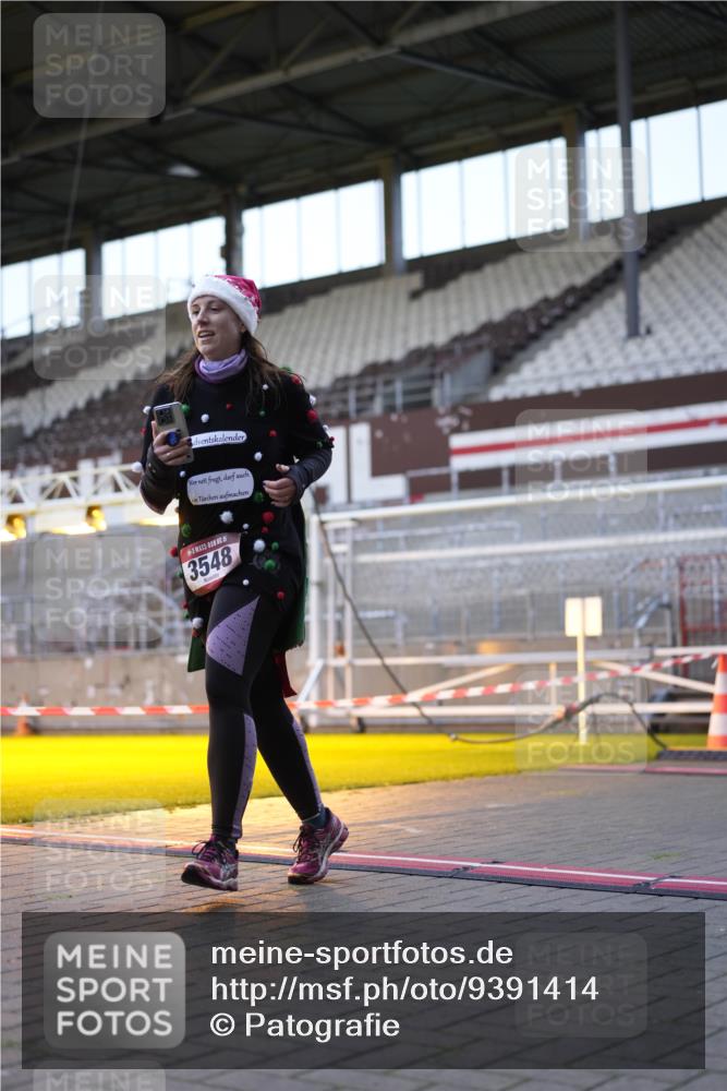 07.12.2025 - St. Pauli X-Mass-Run No. 15 Patografie http://msf.ph/oto/9391414 07.12.2025 10:33:07 Ziel 83, 1268, 2054, 2486, 3543, 3548, 3901, 3902 meine-sportfotos.de